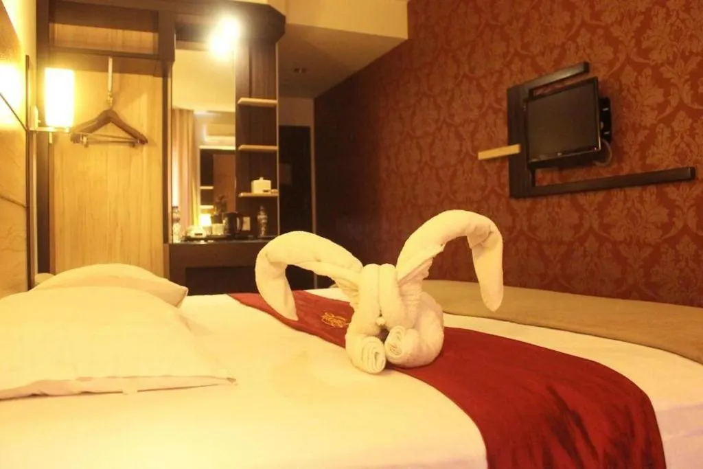Bed in Travello Hotel Manado