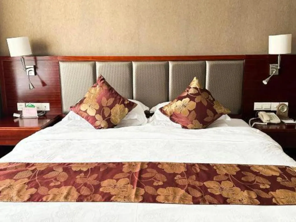 Bed in Fujian Galaxy Garden Hotel