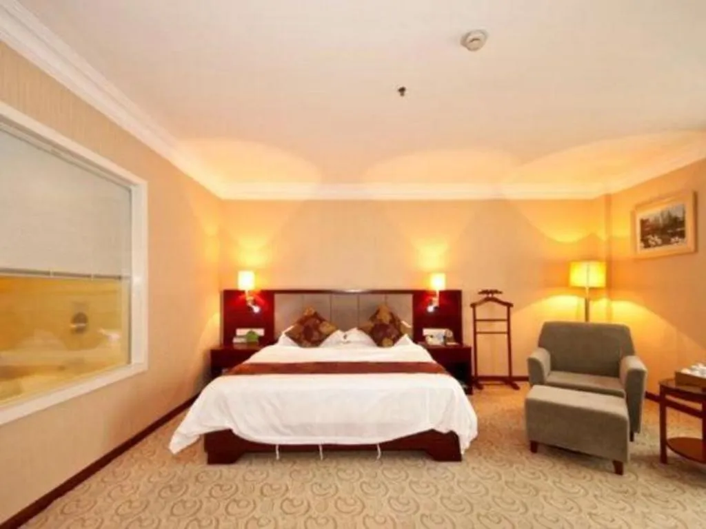 Bed in Fujian Galaxy Garden Hotel