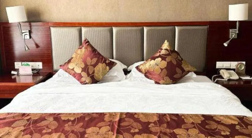 Bed in Fujian Galaxy Garden Hotel