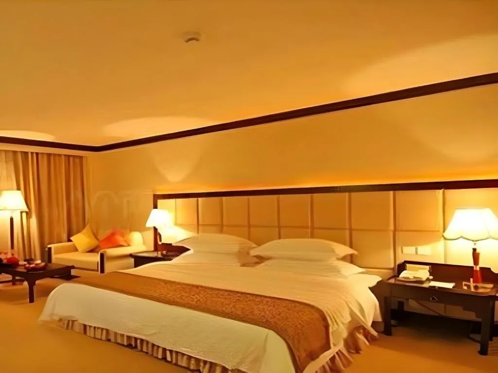 Bed in Fujian Galaxy Garden Hotel