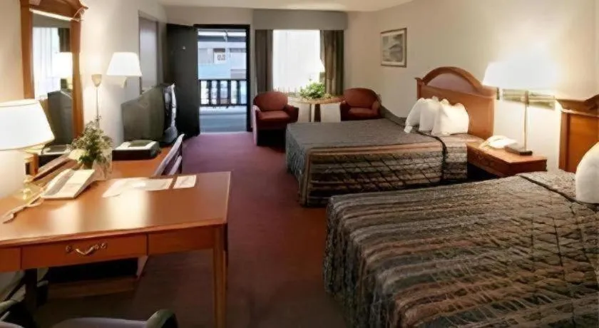 Bed in AmericInn by Wyndham La Crosse Riverfront-Conference Center