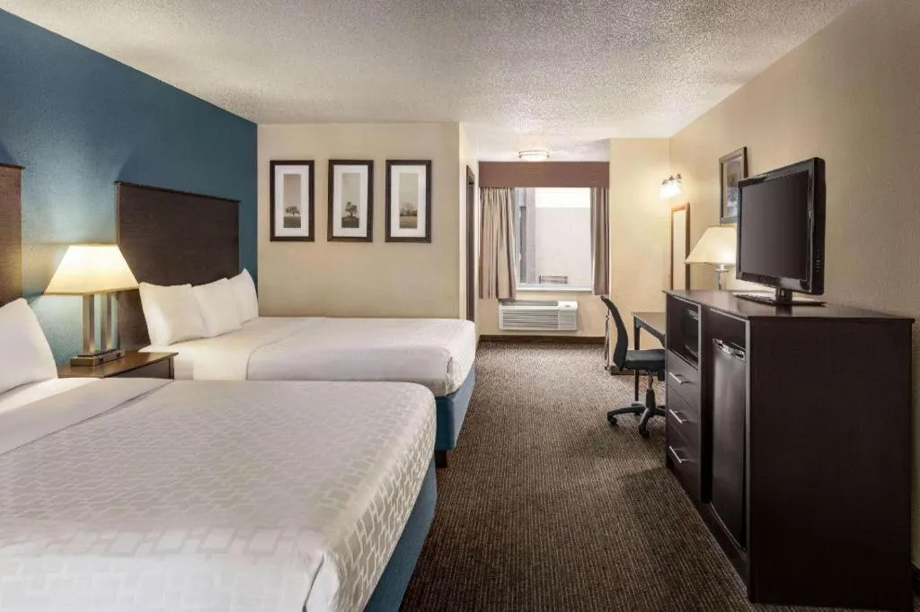 Bed in AmericInn by Wyndham La Crosse Riverfront-Conference Center