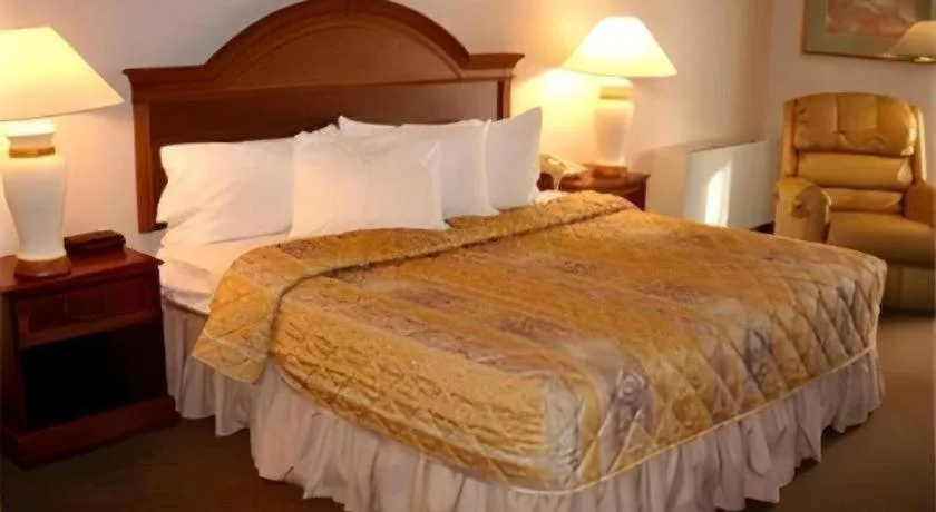 Bed in AmericInn by Wyndham La Crosse Riverfront-Conference Center