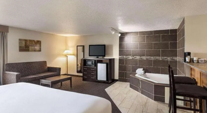 Bed in AmericInn by Wyndham La Crosse Riverfront-Conference Center