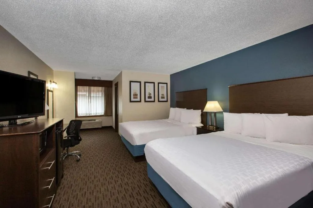 Bed in AmericInn by Wyndham La Crosse Riverfront-Conference Center