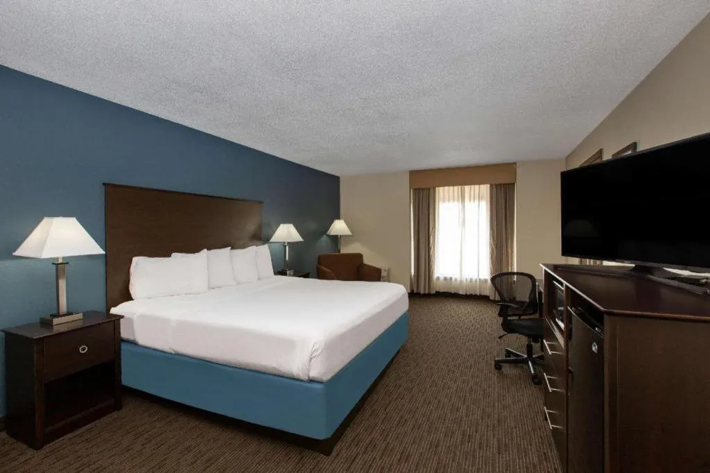 Bed in AmericInn by Wyndham La Crosse Riverfront-Conference Center