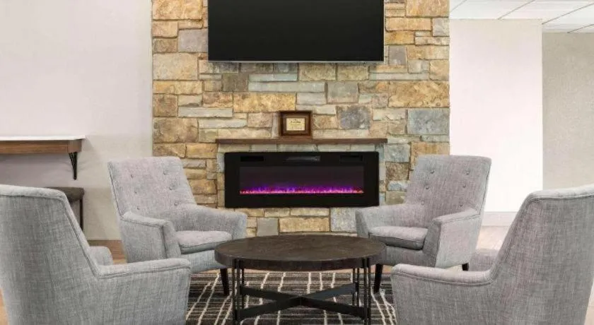 AmericInn by Wyndham La Crosse Riverfront-Conference Center