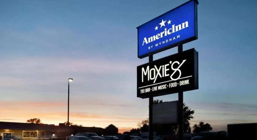 AmericInn by Wyndham La Crosse Riverfront-Conference Center