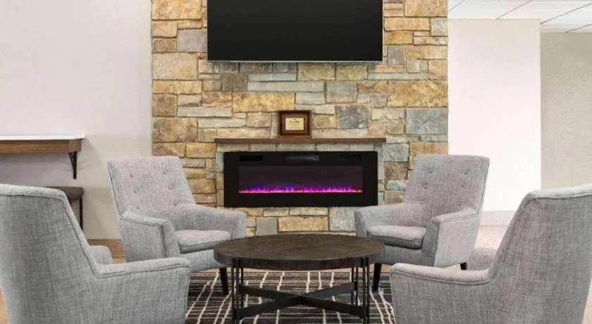 AmericInn by Wyndham La Crosse Riverfront-Conference Center