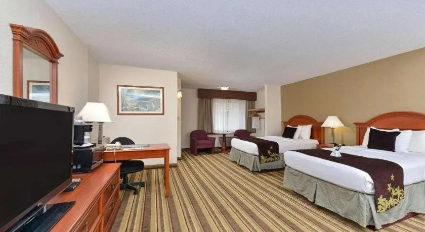 Bed in AmericInn by Wyndham La Crosse Riverfront-Conference Center