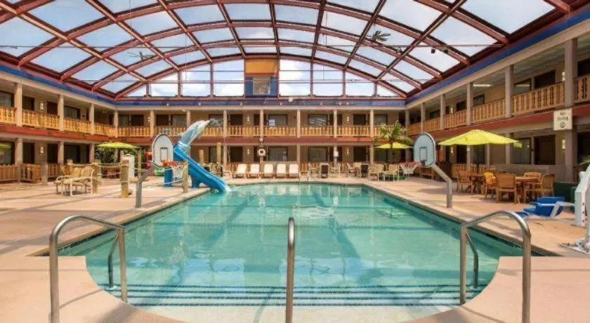 AmericInn by Wyndham La Crosse Riverfront-Conference Center