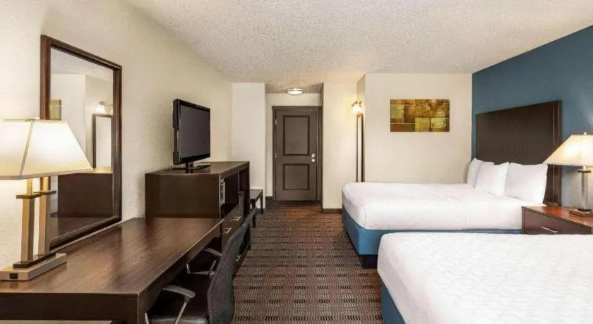 Bed in AmericInn by Wyndham La Crosse Riverfront-Conference Center