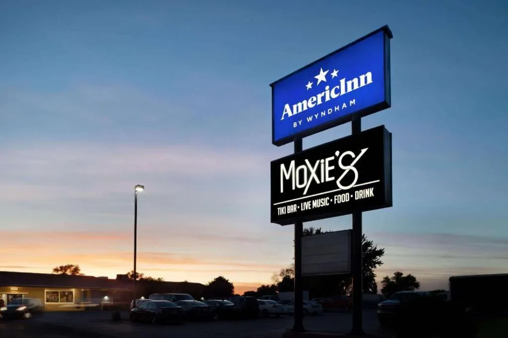 AmericInn by Wyndham La Crosse Riverfront-Conference Center