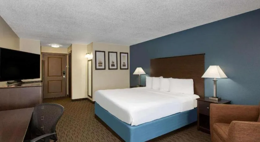 Bed in AmericInn by Wyndham La Crosse Riverfront-Conference Center