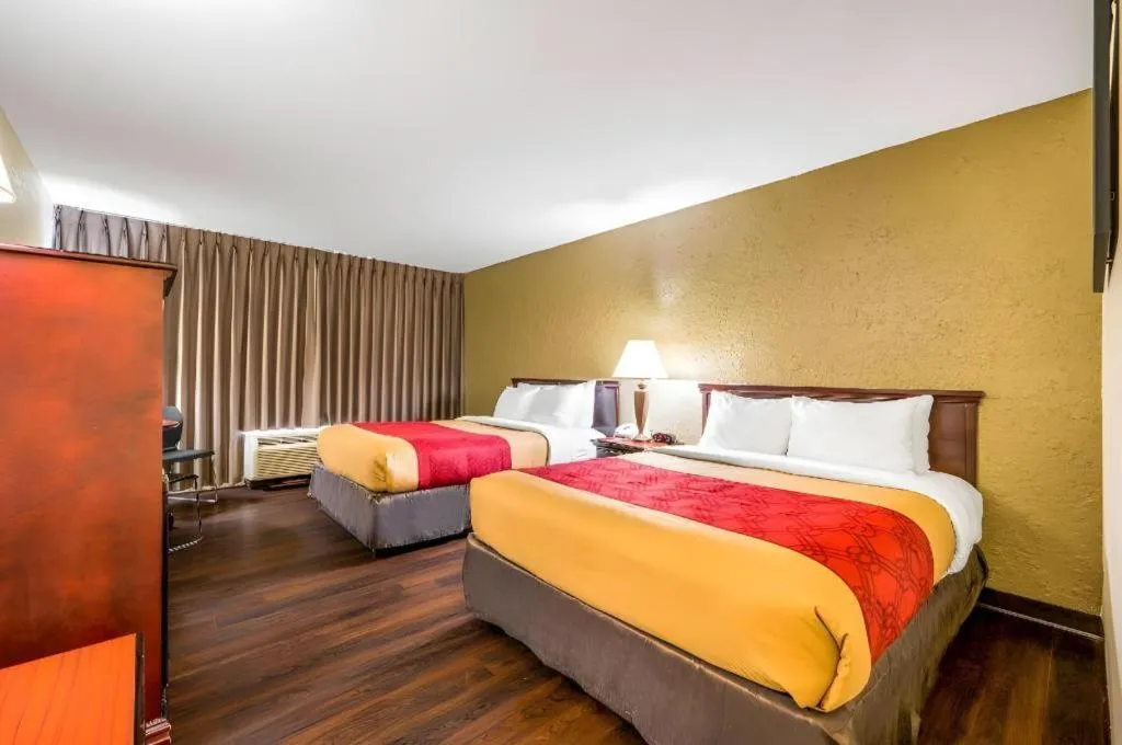 Bed in Econo Lodge Corinth