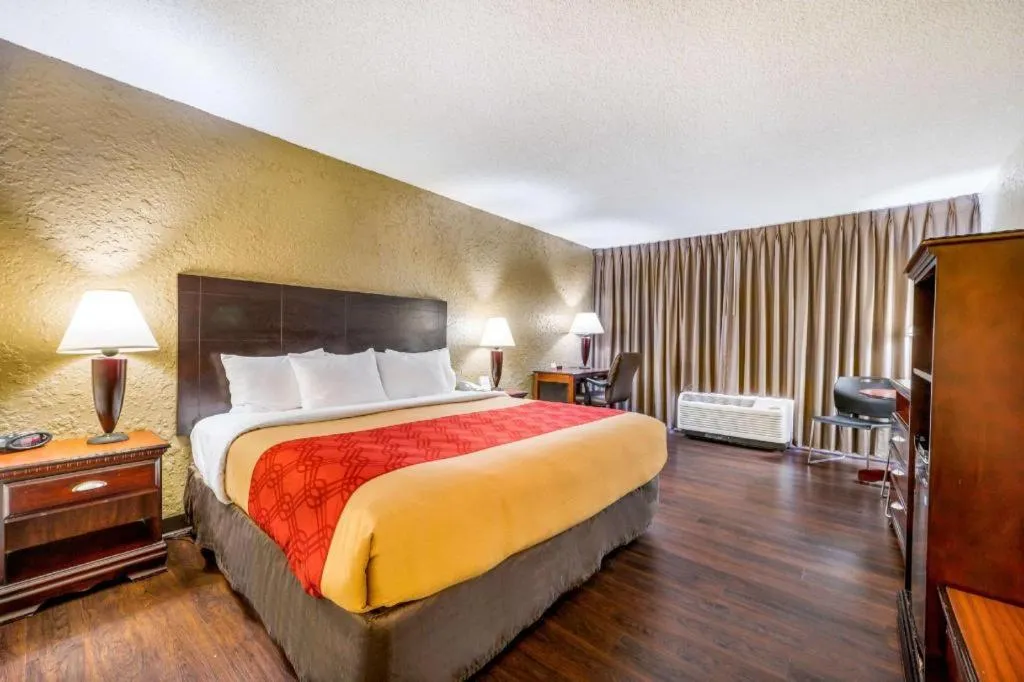 Bed in Econo Lodge Corinth