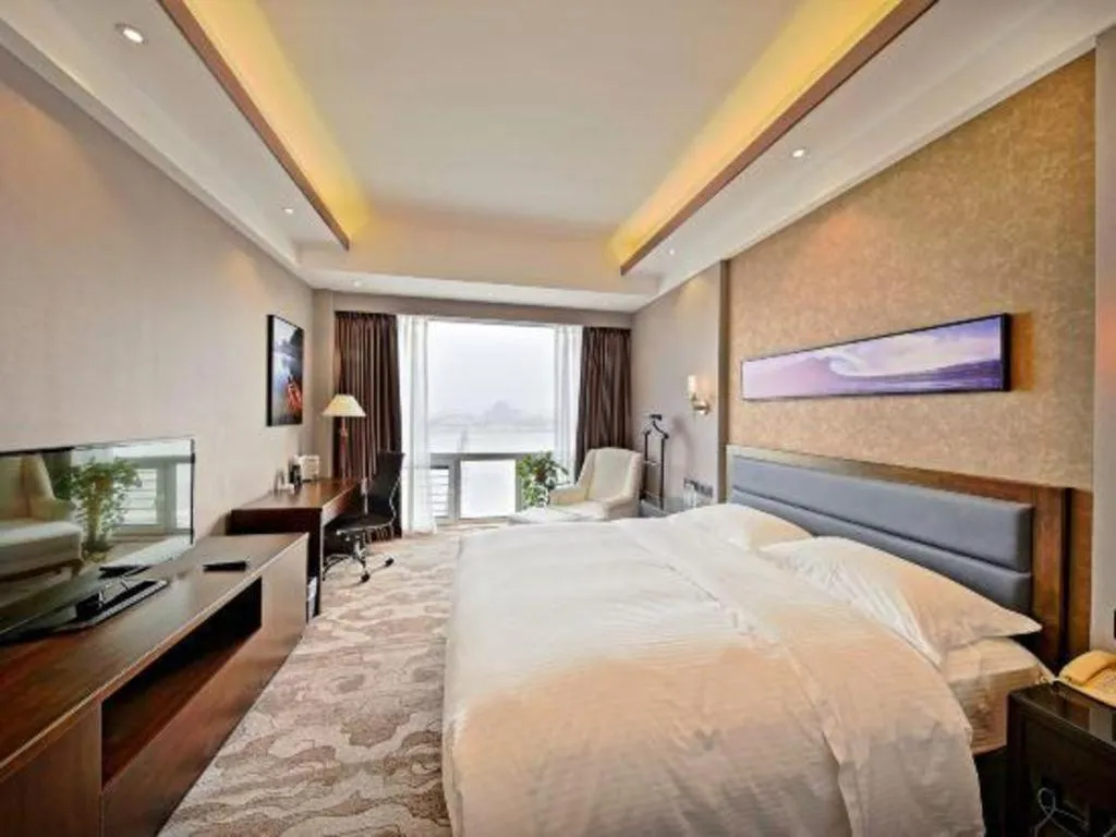 Bed in Dandong Rising Zhonglian Hotel