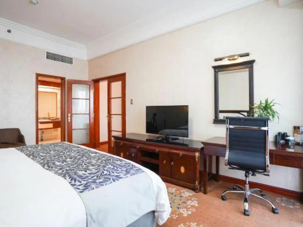 Bed in Dandong Rising Zhonglian Hotel