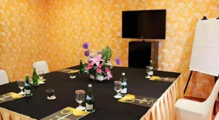 Amos Cozy Hotel Melawai