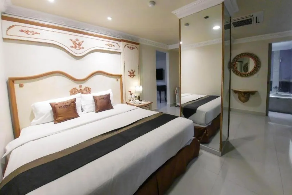 Bed in Amos Cozy Hotel Melawai