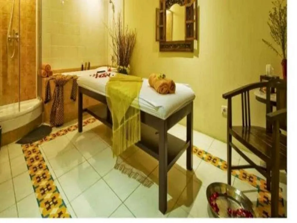 Bed in Amos Cozy Hotel Melawai