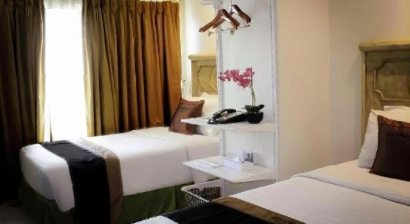 Bed in Amos Cozy Hotel Melawai