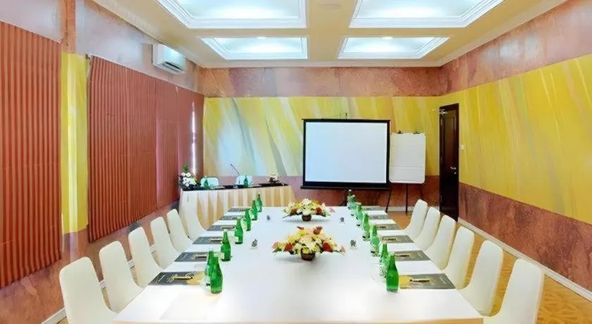 Amos Cozy Hotel Melawai