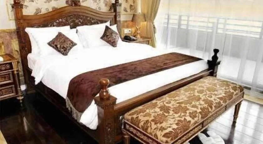 Bed in Amos Cozy Hotel Melawai