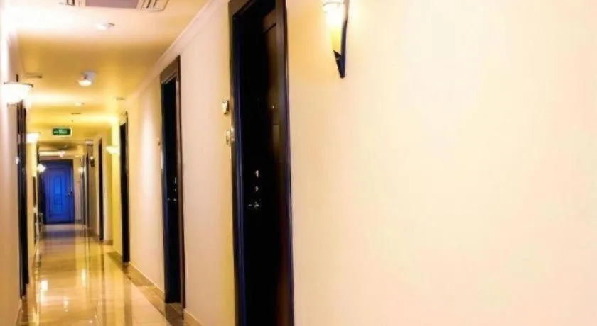 Amos Cozy Hotel Melawai