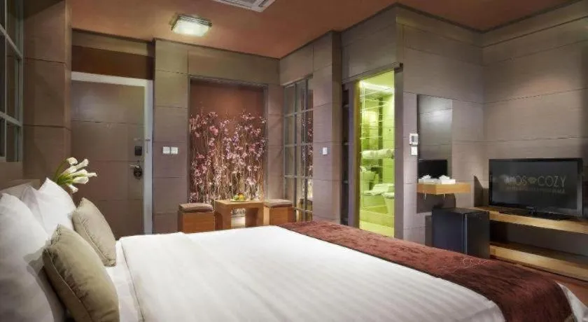 Bed in Amos Cozy Hotel Melawai