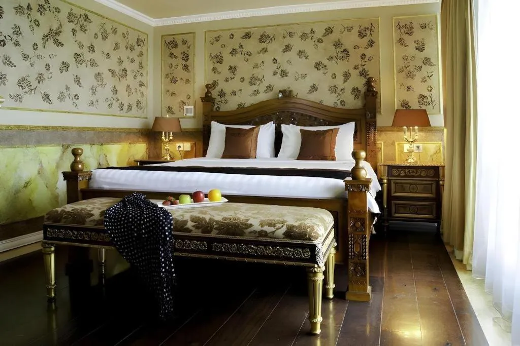 Bed in Amos Cozy Hotel Melawai