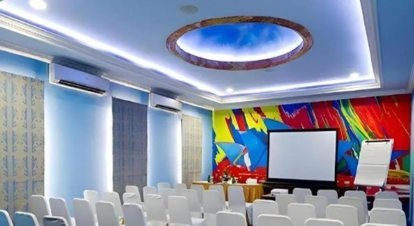 Amos Cozy Hotel Melawai