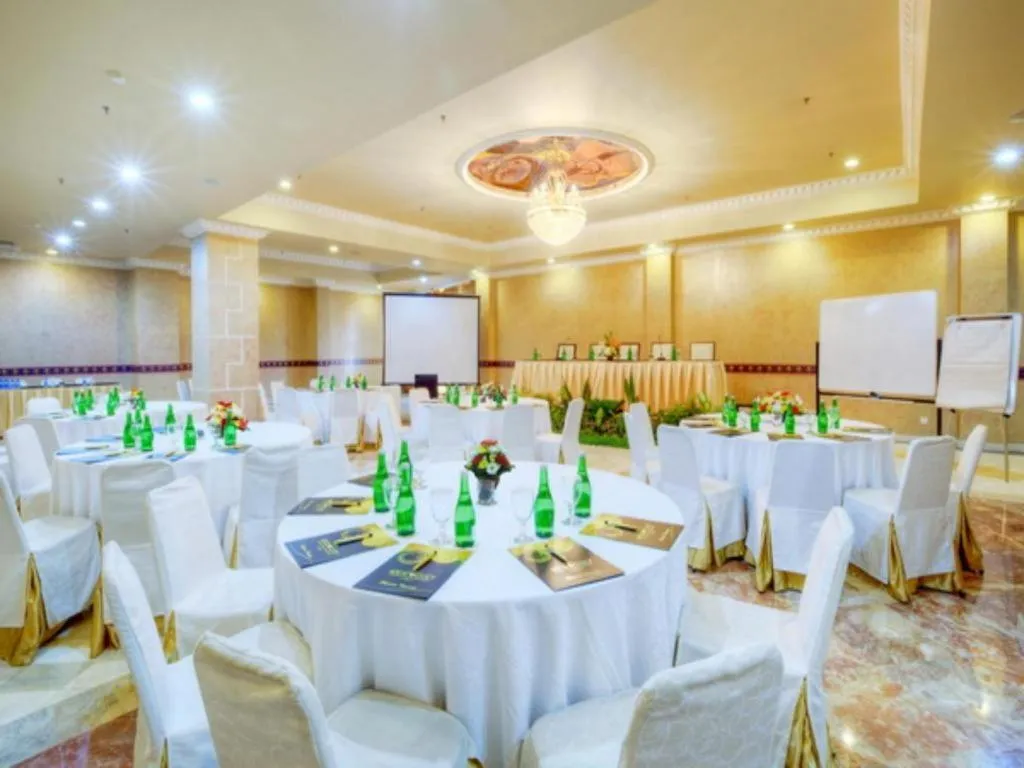 Amos Cozy Hotel Melawai