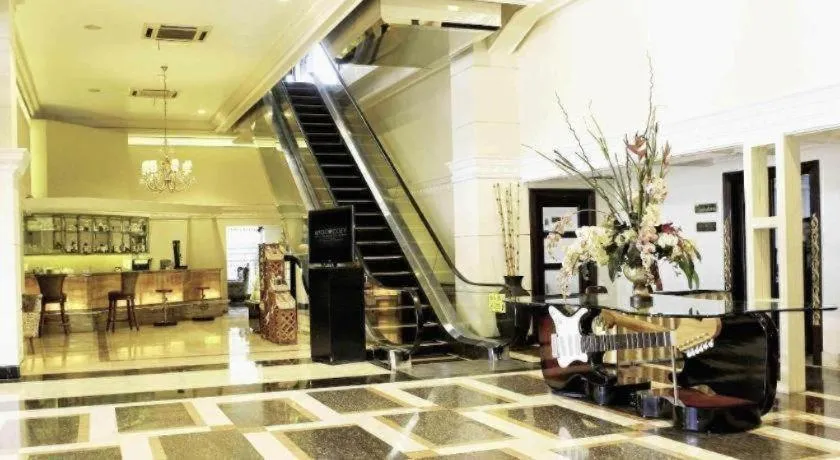 Amos Cozy Hotel Melawai