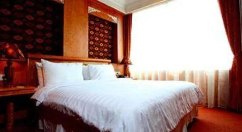 Bed in Amos Cozy Hotel Melawai