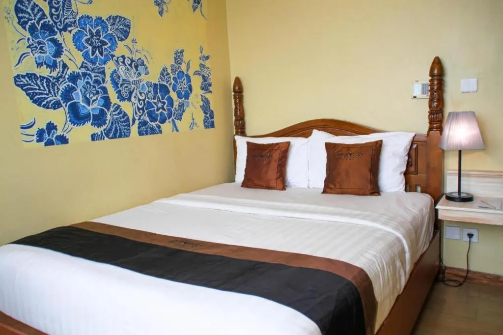 Bed in Amos Cozy Hotel Melawai