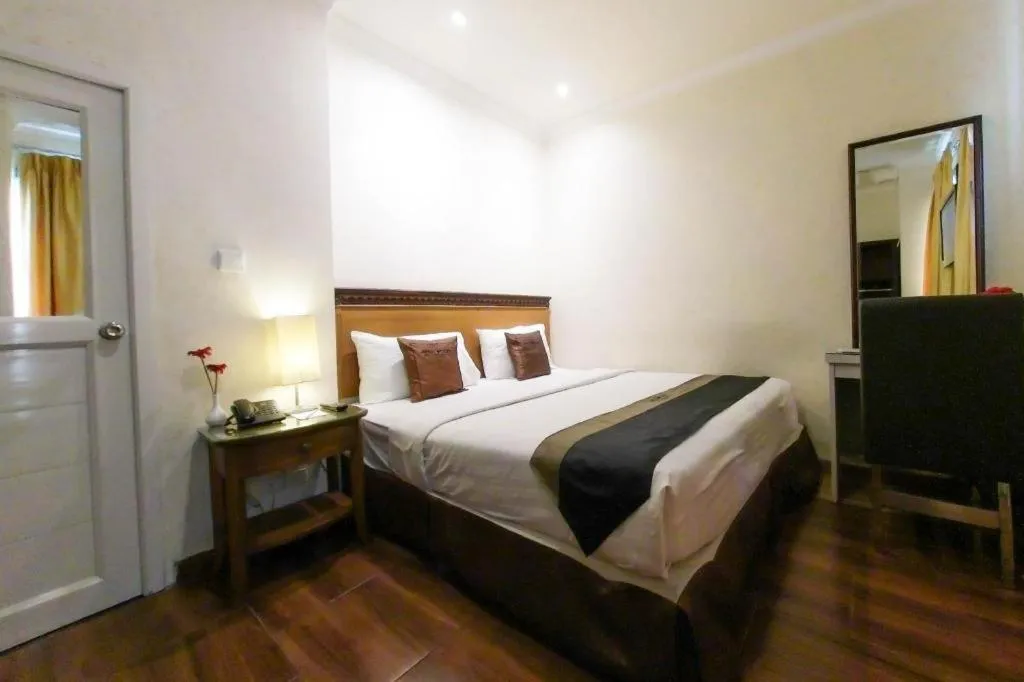 Bed in Amos Cozy Hotel Melawai