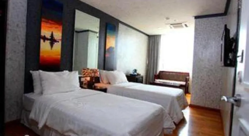 Bed in Amos Cozy Hotel Melawai