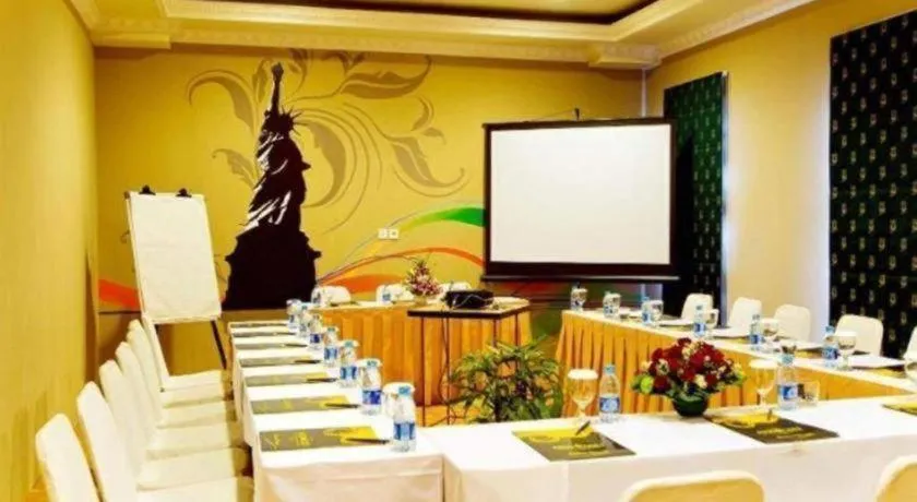 Amos Cozy Hotel Melawai