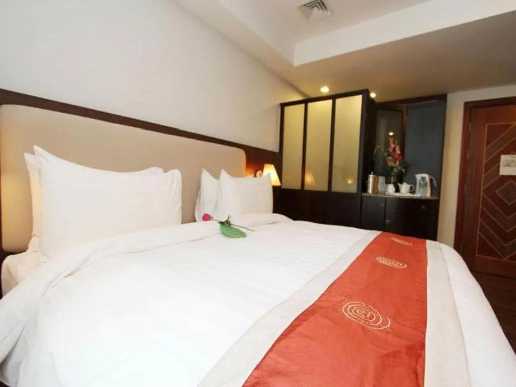 Bed in Plaza Sutera Biru Hotel