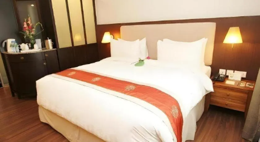 Bed in Plaza Sutera Biru Hotel