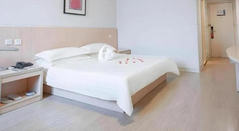 Bed in Jinjiang Inn E'ling Cultural and Creative Second Factory
