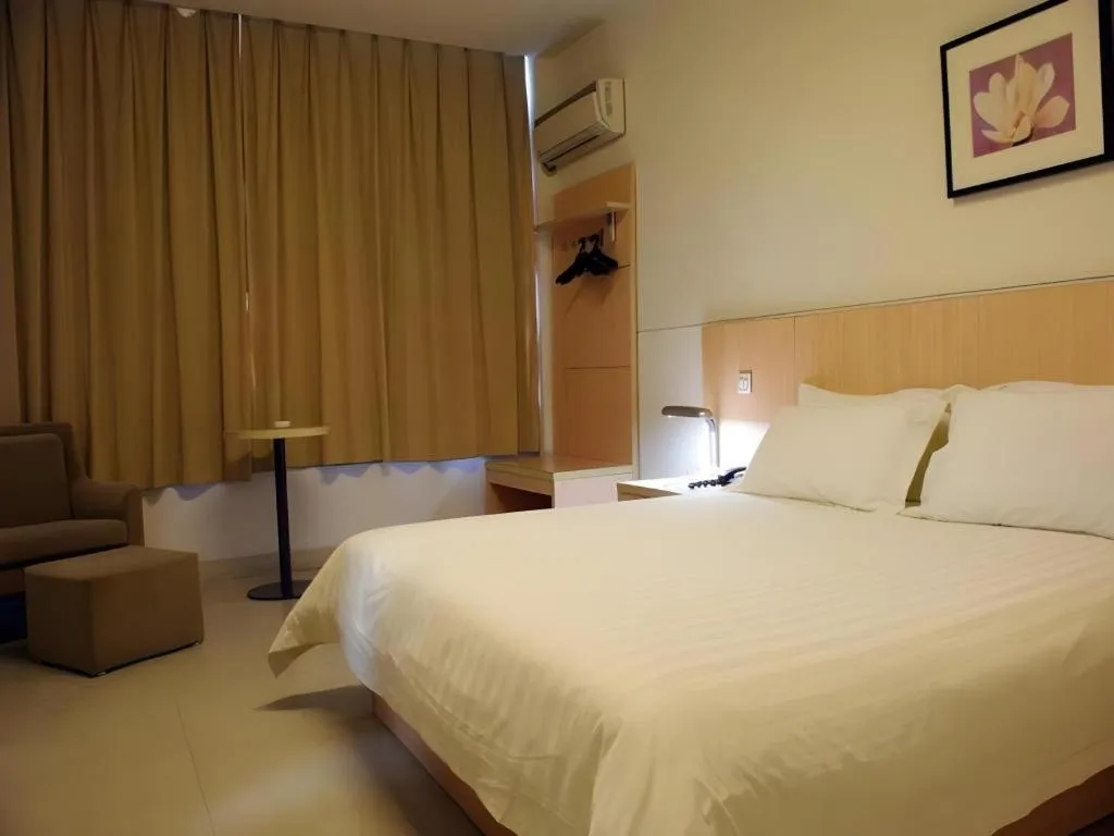 Bed in Jinjiang Inn E'ling Cultural and Creative Second Factory