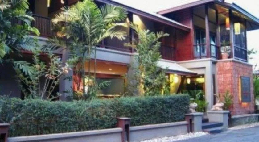 Baan Lapoon Hotel