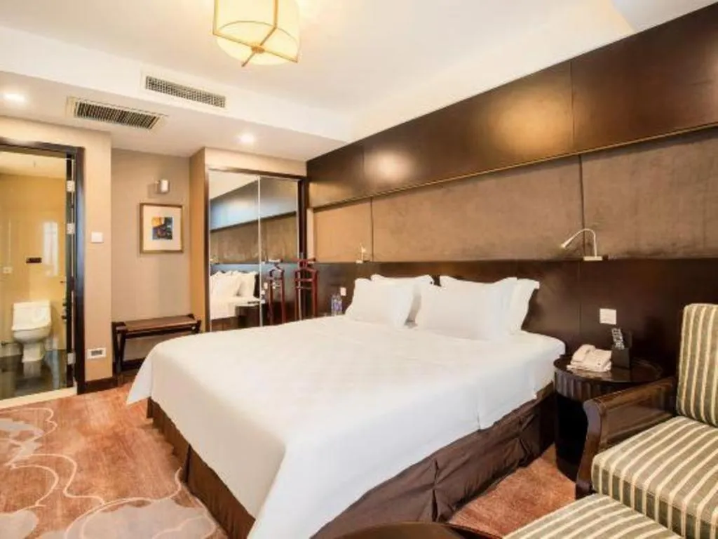 Bed in Zibo Blue Horizon International Hotel