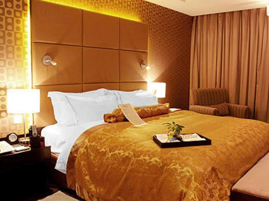 Bed in Zibo Blue Horizon International Hotel