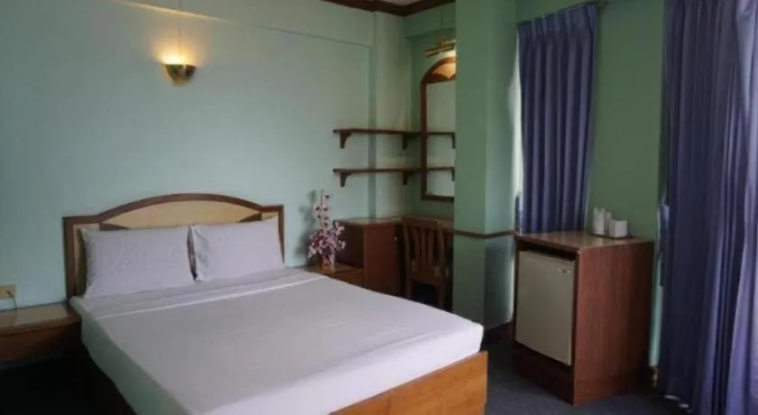 Bed in Tanaphat Hatyai Hotel