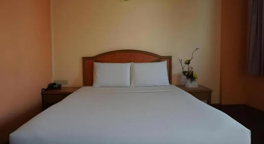 Bed in Tanaphat Hatyai Hotel