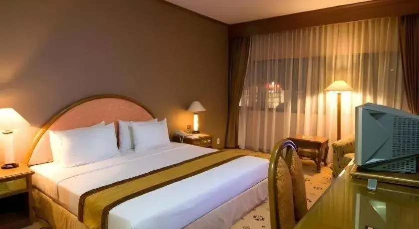 Bed in Danau Toba Hotel International Bed in Danau Toba Hotel International